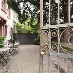 Delange Konukevi 4*