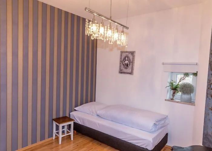 德兰芝别墅酒店 招待所 4*